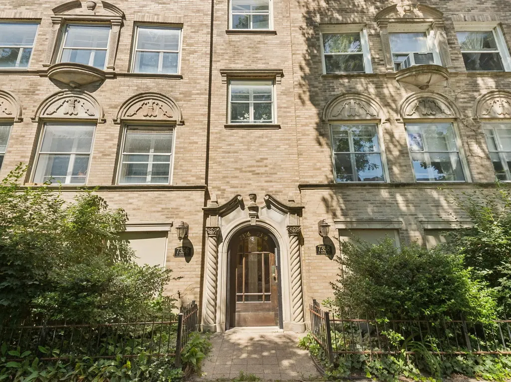 7358 North Damen Avenue Chicago IL 60645