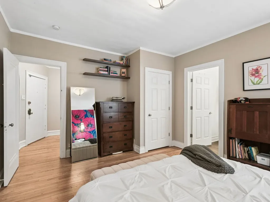 7358 North Damen Avenue Chicago IL 60645