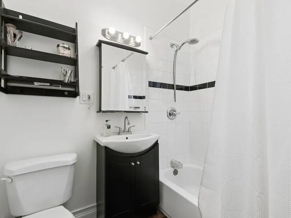 7358 North Damen Avenue Chicago IL 60645