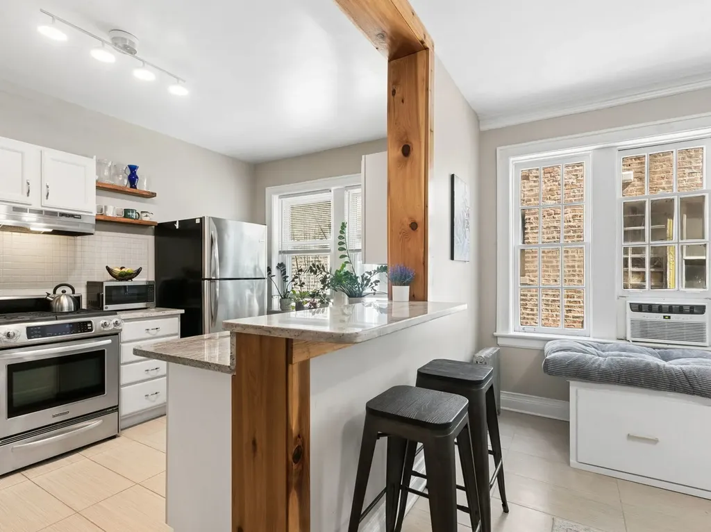 7358 North Damen Avenue Chicago IL 60645