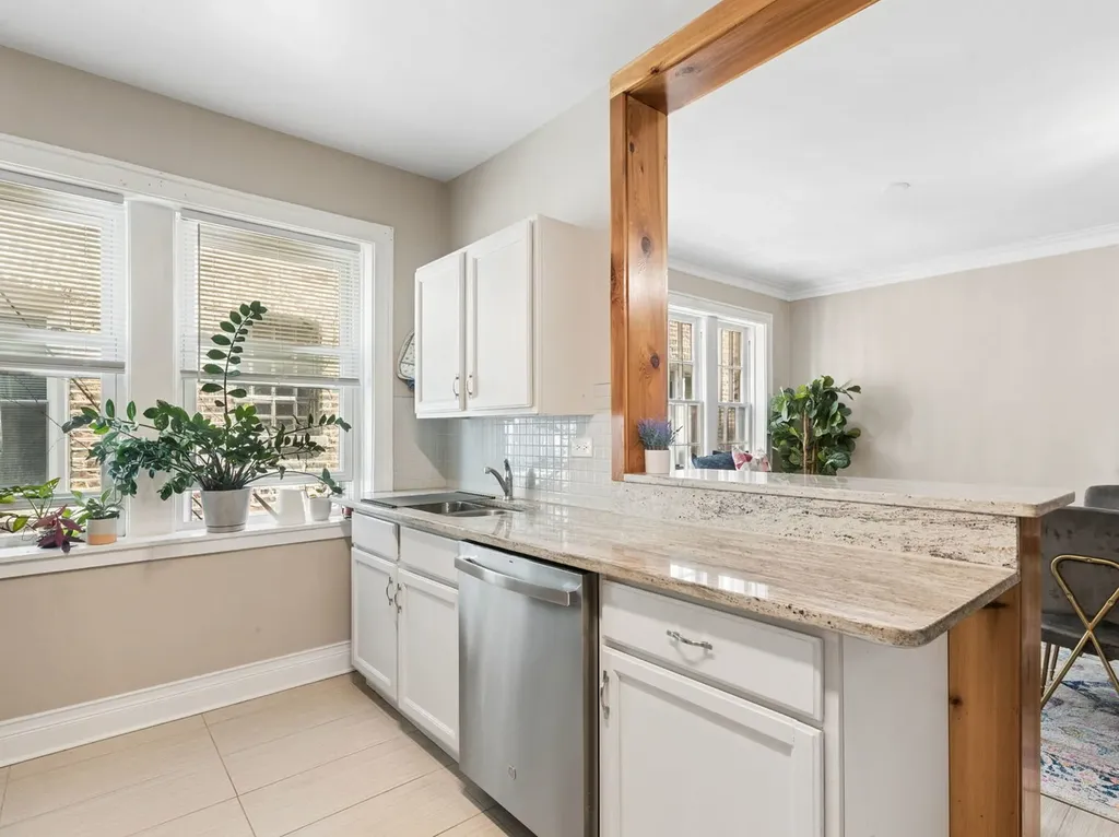 7358 North Damen Avenue Chicago IL 60645