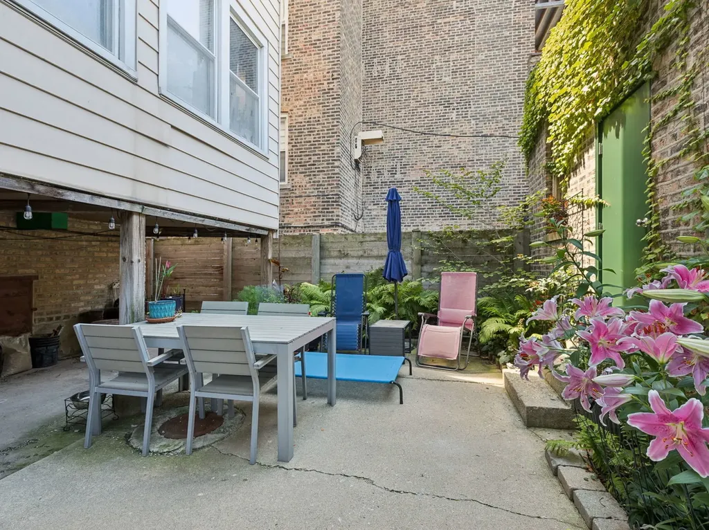 7358 North Damen Avenue Chicago IL 60645