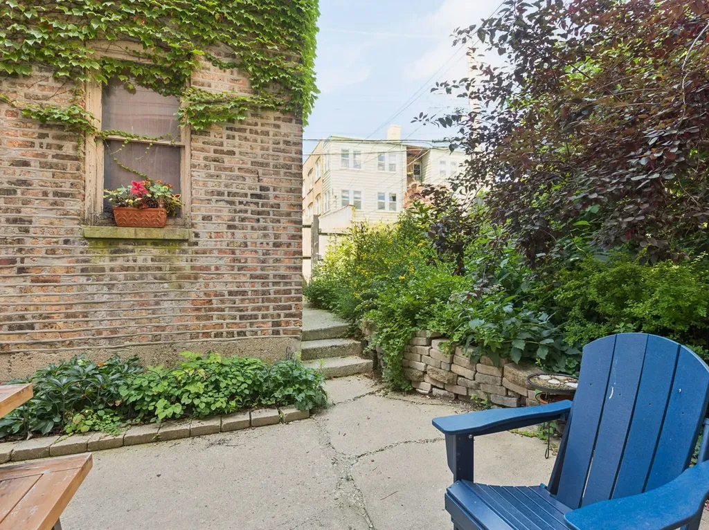 7358 North Damen Avenue Chicago IL 60645