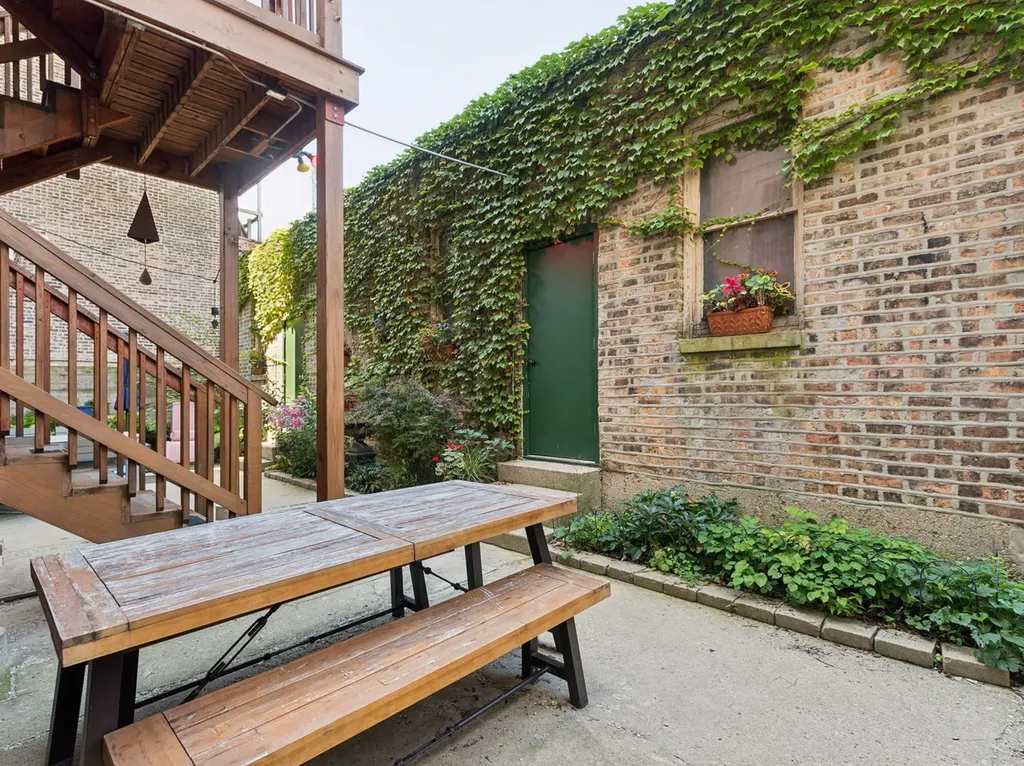 7358 North Damen Avenue Chicago IL 60645