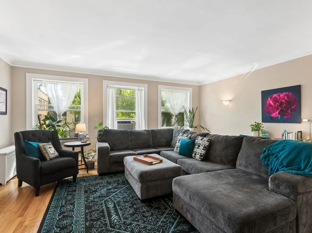 7358 North Damen Avenue Chicago IL 60645