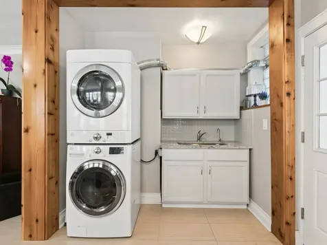 7358 North Damen Avenue Chicago IL 60645