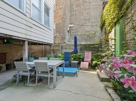 7358 North Damen Avenue Chicago IL 60645