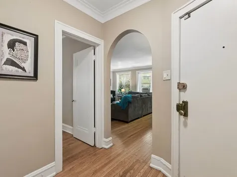 7358 North Damen Avenue Chicago IL 60645