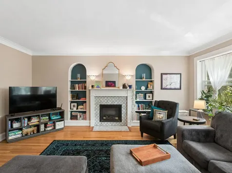 7358 North Damen Avenue Chicago IL 60645