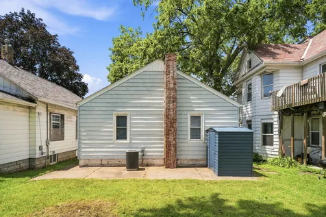 120 20TH Street East Moline IL 61244