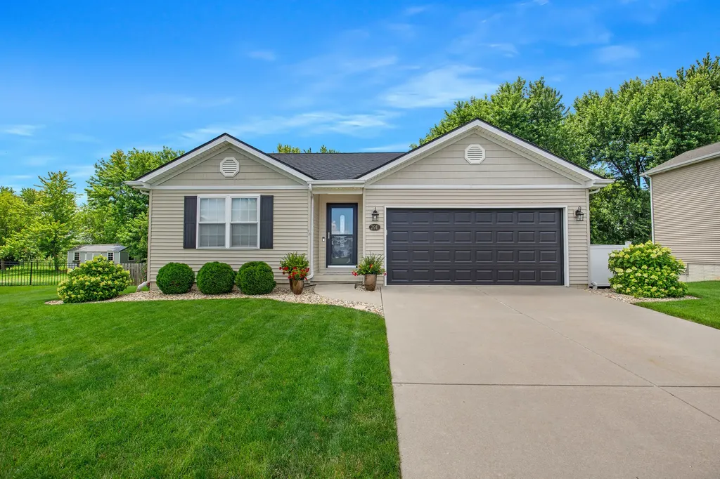 2911 Breezewood Boulevard Bloomington IL 61704