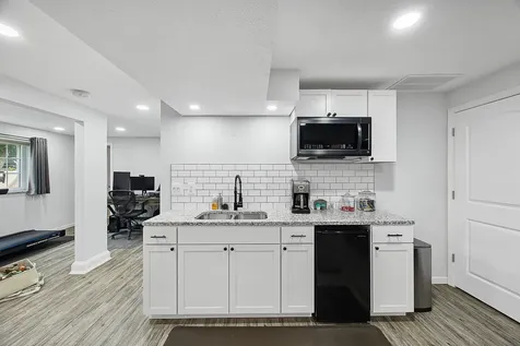 2911 Breezewood Boulevard Bloomington IL 61704