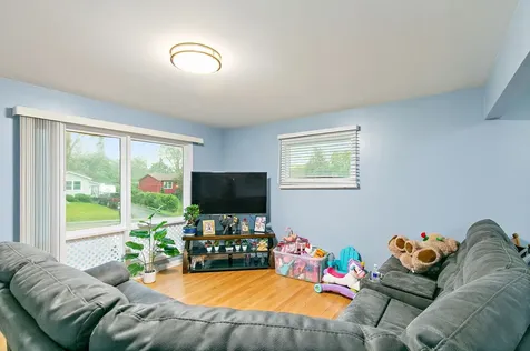 140 Skyline Drive Carpentersville IL 60110