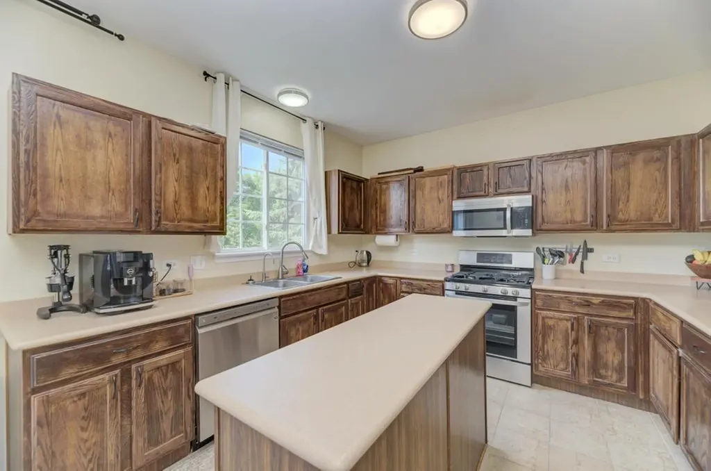 567 Declaration Lane Aurora IL 60502