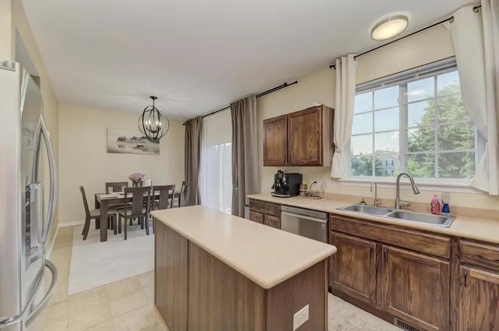 567 Declaration Lane Aurora IL 60502