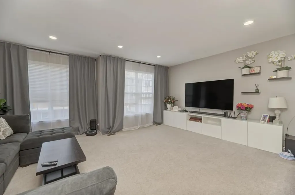 567 Declaration Lane Aurora IL 60502
