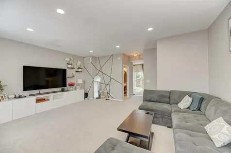 567 Declaration Lane Aurora IL 60502
