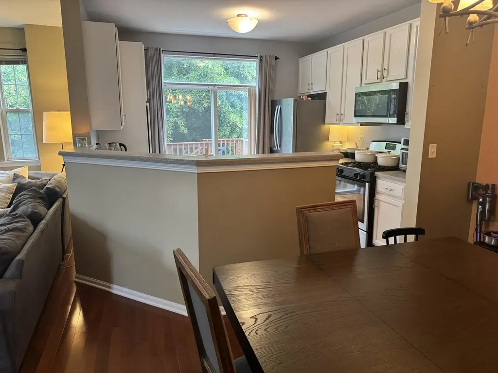 135 Tanglewood Drive Glen Ellyn IL 60137
