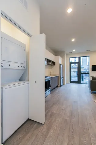 853 North Larrabee Street Chicago IL 60610