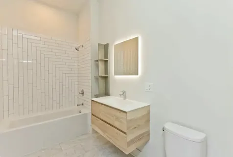 853 North Larrabee Street Chicago IL 60610