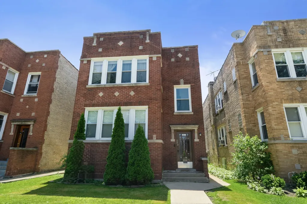 4135 West Melrose Street Chicago IL 60641