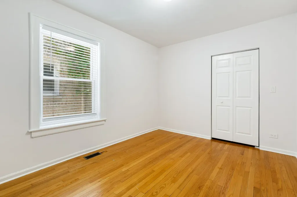 4135 West Melrose Street Chicago IL 60641