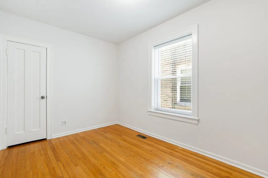 4135 West Melrose Street Chicago IL 60641