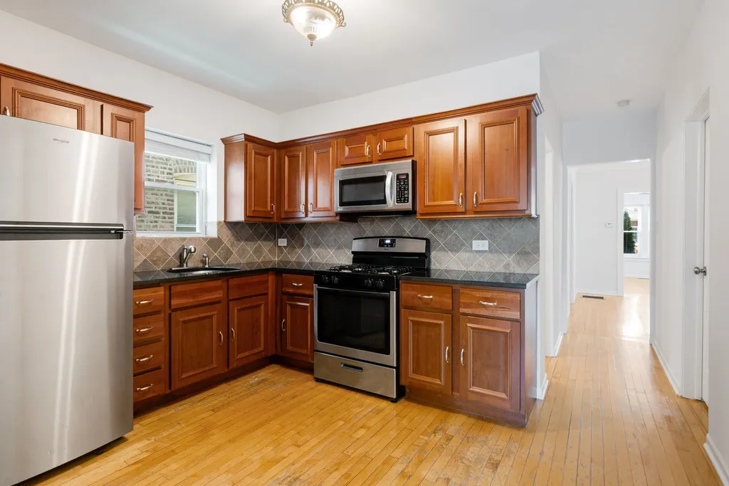 4135 West Melrose Street Chicago IL 60641