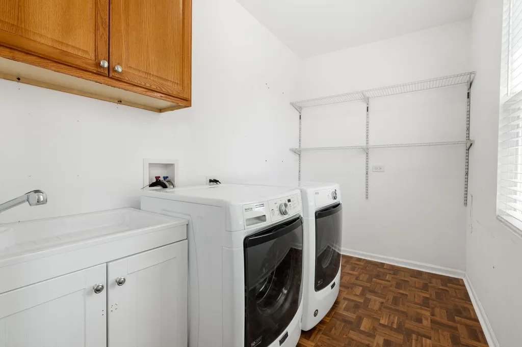 4135 West Melrose Street Chicago IL 60641
