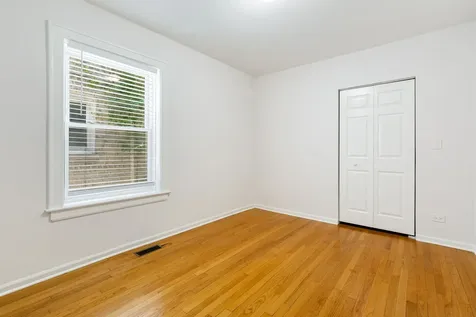 4135 West Melrose Street Chicago IL 60641