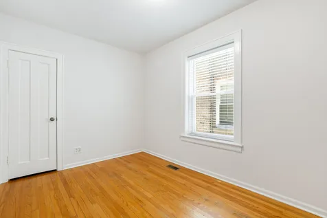 4135 West Melrose Street Chicago IL 60641