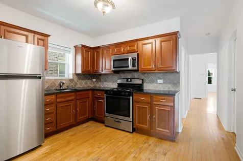 4135 West Melrose Street Chicago IL 60641