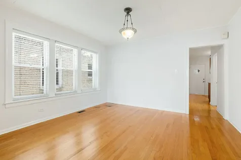 4135 West Melrose Street Chicago IL 60641