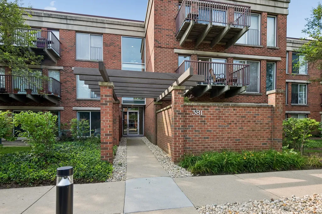 381 Kelburn Road Deerfield IL 60015
