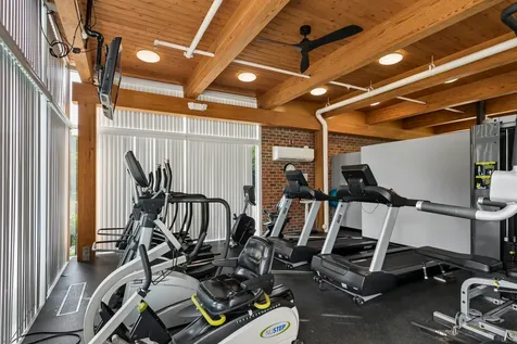 381 Kelburn Road Deerfield IL 60015