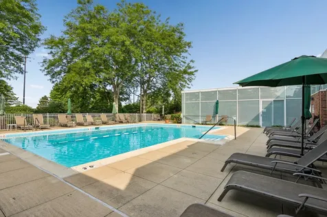 381 Kelburn Road Deerfield IL 60015