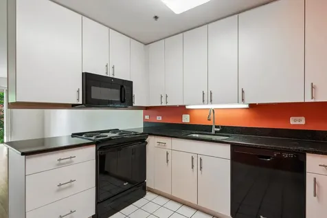 381 Kelburn Road Deerfield IL 60015