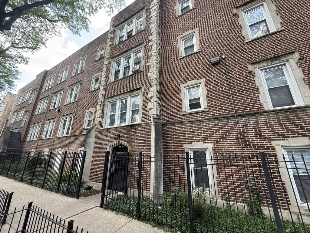 2000 West Jarvis Avenue Chicago IL 60645
