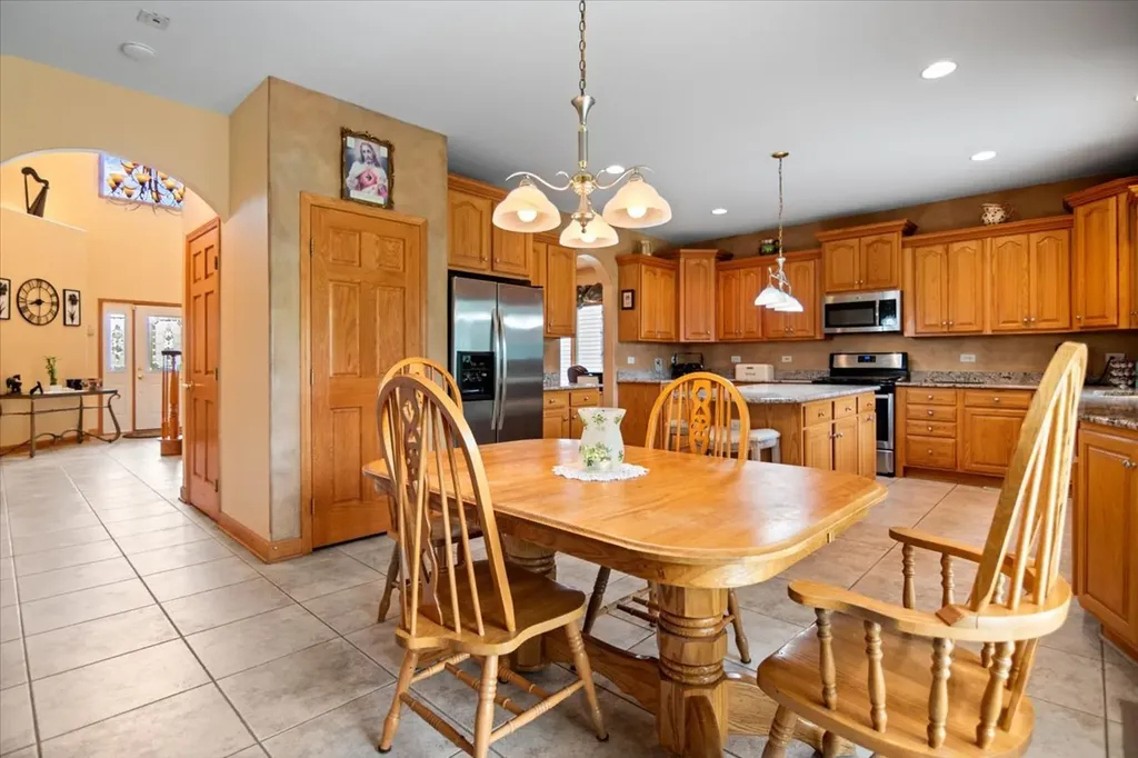 604 South Beverly Avenue Addison IL 60101