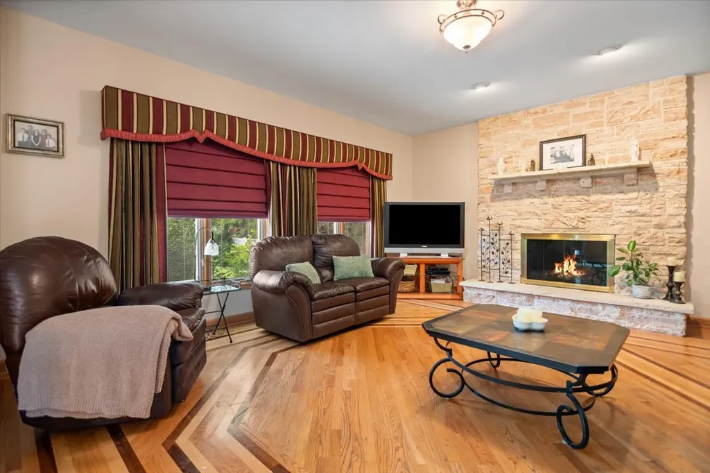 604 South Beverly Avenue Addison IL 60101