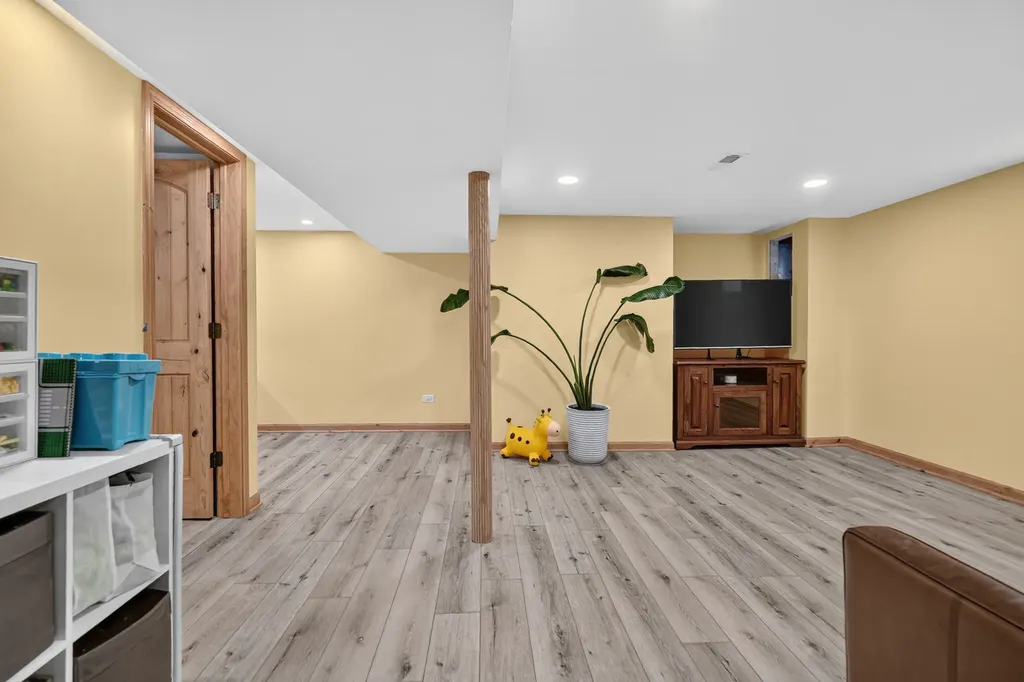 5750 South Normandy Avenue Chicago IL 60638