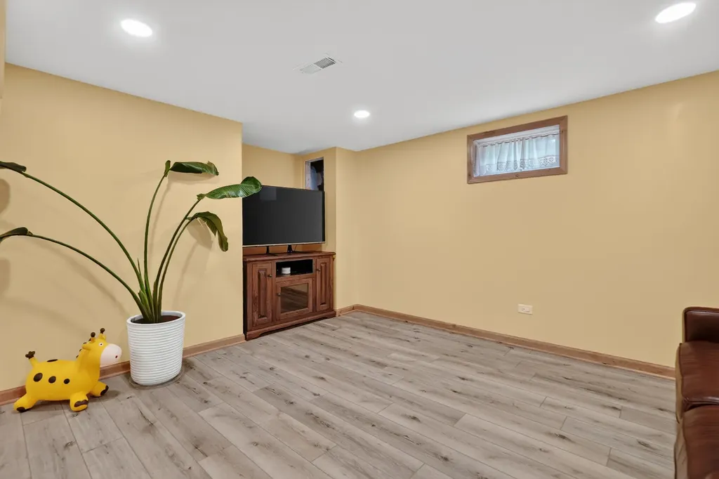 5750 South Normandy Avenue Chicago IL 60638