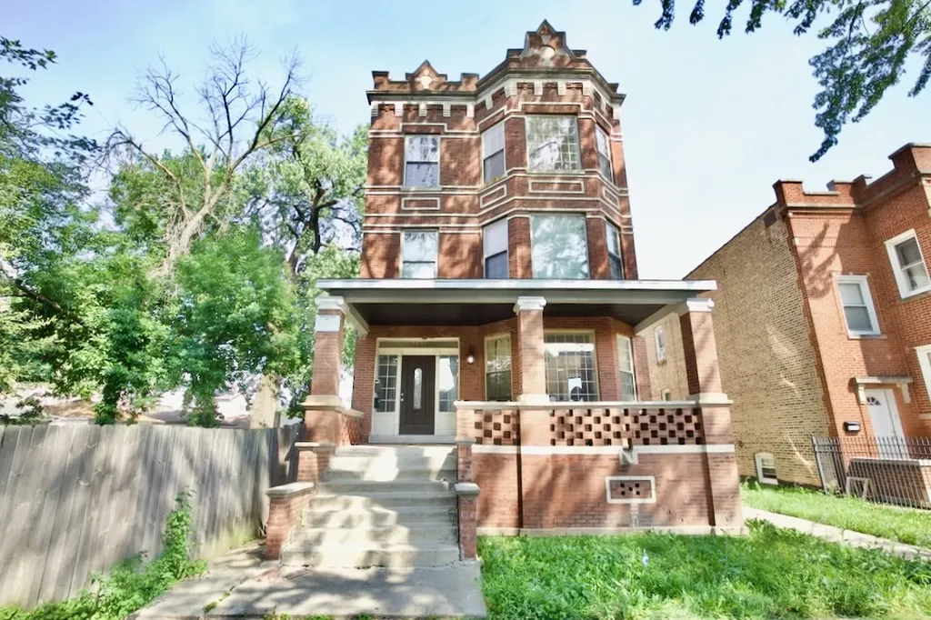 2537 North Kildare Avenue Chicago IL 60639