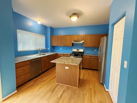 611 Charolotte Lane Oswego IL 60543