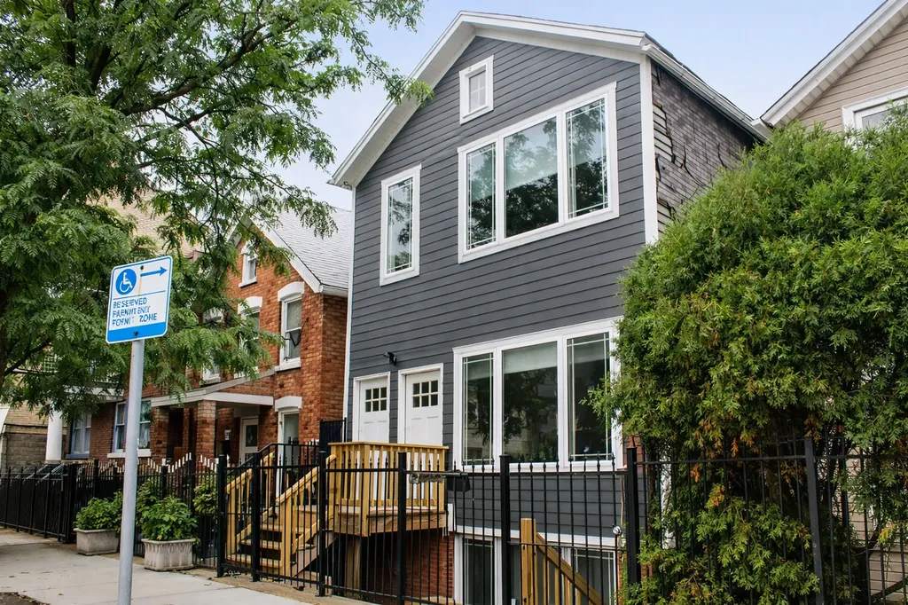 2146 West 21 Street Chicago IL 60608