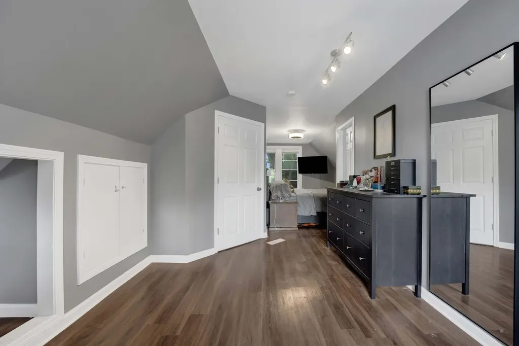 437 West 44th Place Chicago IL 60609