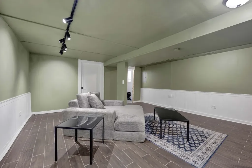 437 West 44th Place Chicago IL 60609