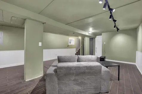 437 West 44th Place Chicago IL 60609