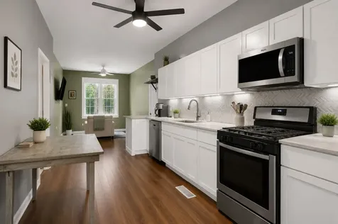 437 West 44th Place Chicago IL 60609