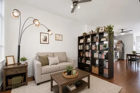 437 West 44th Place Chicago IL 60609